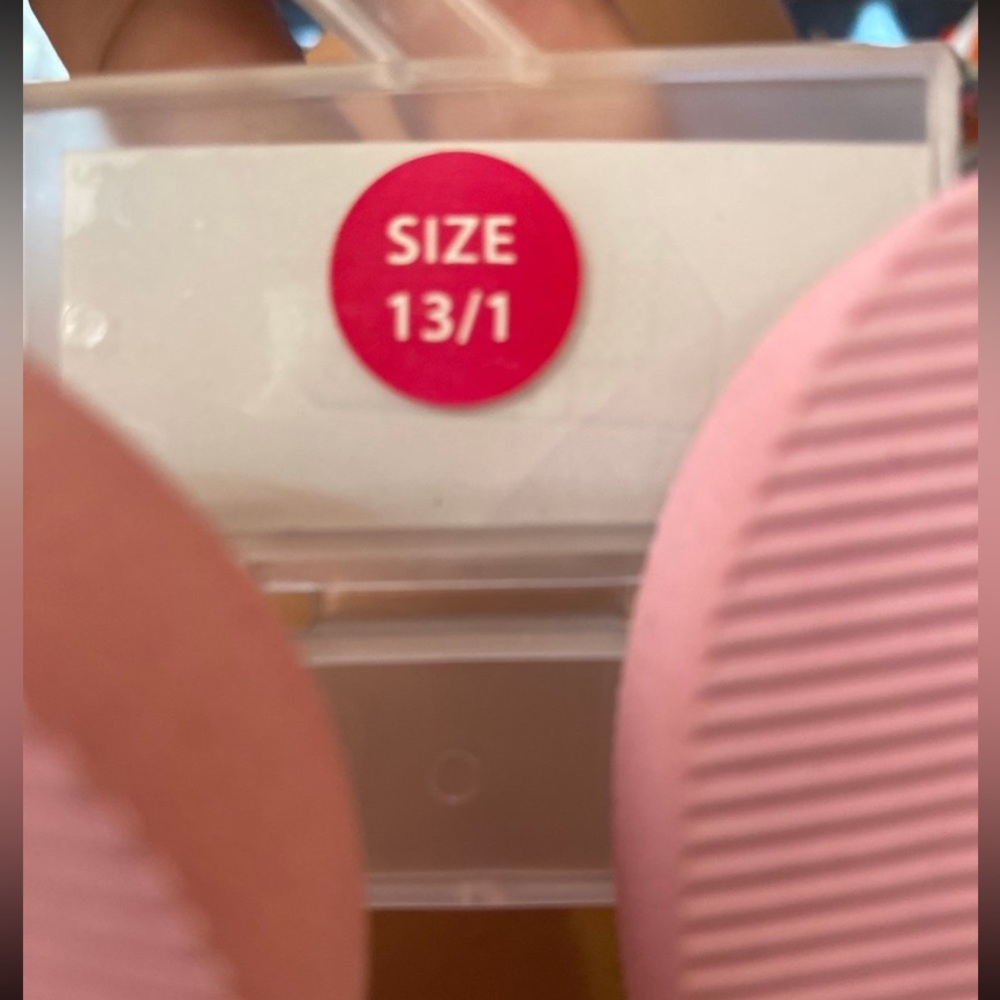 LOL Surprise Flip Flops - Picture 3 of 3